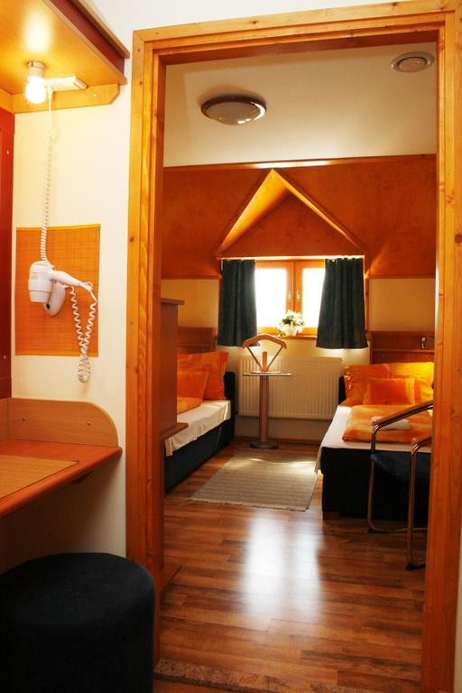 Motel 60 Hatvan Chambre photo